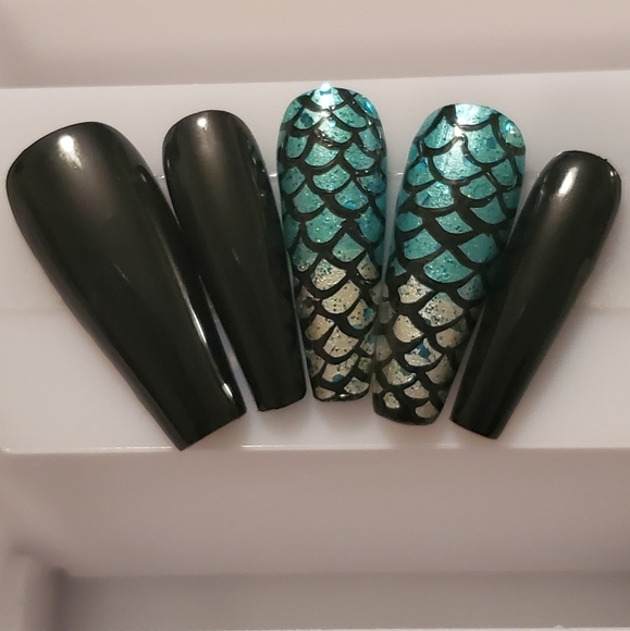 78Queen Other - Black Blue Mermaid Coffin Gel Press On Nails